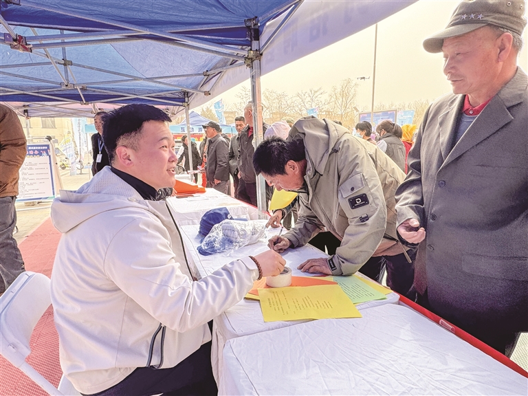 我市多部门联合开展汽车家电下乡暨春风行动系列招聘活动